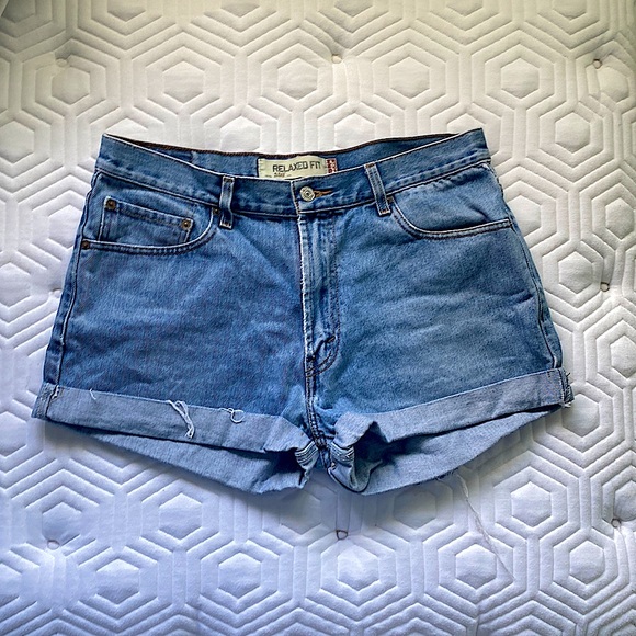 90’s Levis 551 Relaxed Fit Denim Shorts by Levis